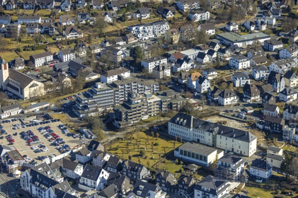 Aerial photograph, Am Hohenstein primary school, Protestant cemetery and war cemetery, Kolpingstraße apartment block and bfw Ã¢â'¬ Unternehmen für Bildung Kaufmännisches Bildungszentrum, Olpe-Stadt, Olpe, Sauerland, North Rhine-Westphalia, Germany, burial site, education, educational institution, DE, Europe, cemetery, memorial, Gottesacker, primary school, graves, burial ground, teaching institute, aerial photograph, aerial photography, aerial photography, resting place, school, overview, bird's-eye view, birds-eyes view, overview