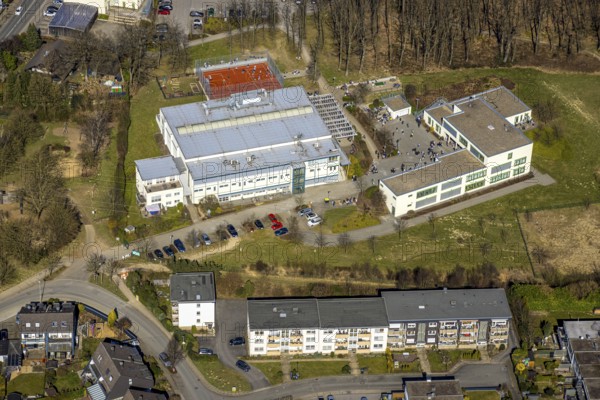 Aerial view, Georg-Müller-Schule comprehensive school with schoolyard and pupils, red football pitch, Schmandbruch, Wetter, Ruhr area, North Rhine-Westphalia, Germany, education, educational institution, football pitch, DE, Europe, football, comprehensive school, educational institute, aerial view, aerial photography, aerial photography, school, overview, bird's-eye view, Wetter (Ruhr), birds-eyes view, overview