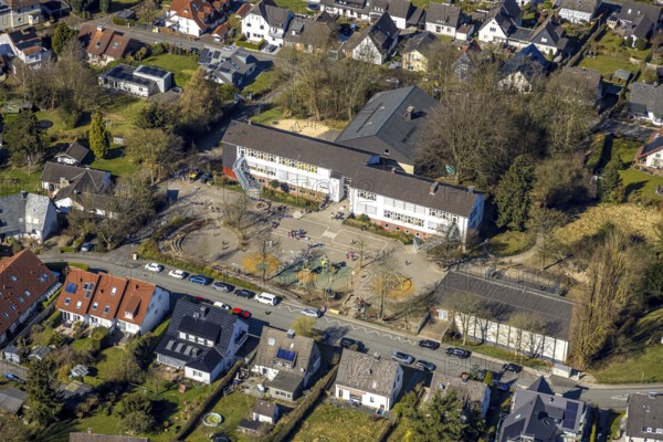 Aerial view, Grundschöttel primary school and schoolyard with pupils, Oberwengern, Wetter, Ruhr area, North Rhine-Westphalia, Germany, education, educational institution, DE, Europe, primary school, educational institute, aerial view, aerial photography, aerial photography, school, overview, bird's eye view, Wetter (Ruhr), birds-eyes view, overview