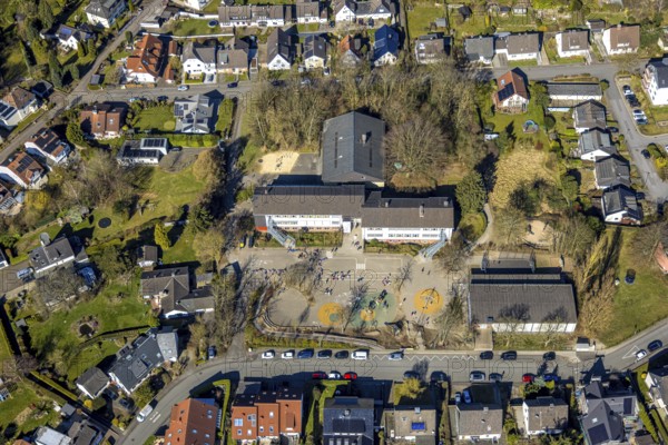 Aerial view, Grundschöttel primary school and schoolyard with pupils, Oberwengern, Wetter, Ruhr area, North Rhine-Westphalia, Germany, education, educational institution, DE, Europe, primary school, educational institute, aerial view, aerial photography, aerial photography, school, overview, bird's eye view, Wetter (Ruhr), birds-eyes view, overview