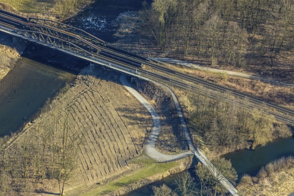 Aerial view, River Ruhr and Obergraben with railway bridge and pedestrian bridge, Wickede, Soester Börde, North Rhine-Westphalia, Germany, bridge, DE, Europe, aerial view, aerial photography, aerial photography, overview, bird's-eye view, Wickede (Ruhr), birds-eyes view, overview