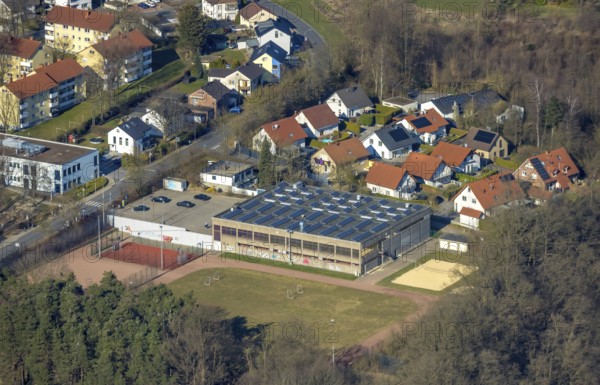 Aerial view, Gerken sports hall with solar roof, sports field and football pitch, Echthausen, Wickede, Soester Börde, North Rhine-Westphalia, Germany, DE, Europe, photovoltaic, aerial view, aerial photography, aerial photography, photovoltaic system, solar, solar system, solar roof, solar energy, solar panel, solar power system, overview, bird's-eye view, Wickede (Ruhr), birds-eyes view, overview