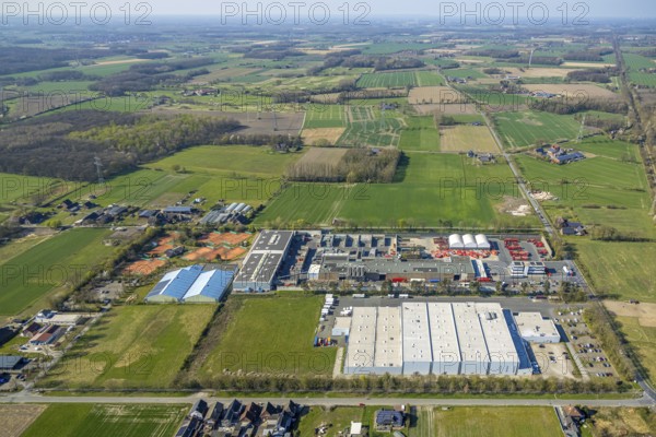 Aerial view, industrial estate Capeller Straße with RCS Rohstoffverwertung and Stroetmann Großverbraucher GmbH, tennis courts TC Blau-Weiss-Werne and Sport Alm Tennishalle Werne, meadows and fields, Werne, Ruhr area, North Rhine-Westphalia, Germany, DE, Europe, aerial view, aerial photography, aerial photography, Münsterland, overview, bird's-eye view, overview