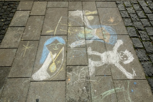 Street painting, chalk paintings on pavement, children's picture, pavement painting, Trondheim, Trøndelag, Norway, Scandinavia, Europe, adventure travel, tourism, Hurtigruten, Hurtigruten voyage, cruise, art, NOR, travel, destination, sea voyage, sightseeing, tourism, Trøndelag, Norwegian, Scandinavian, touristic