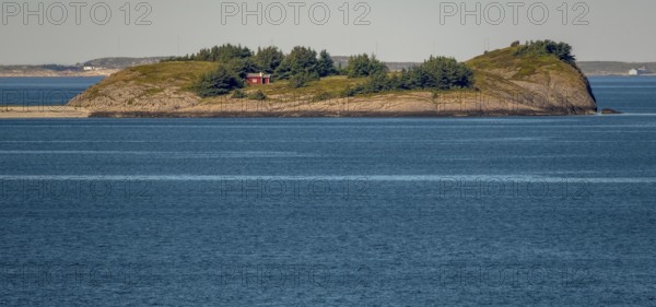 Island with house in the Trondheimfjord, Uthaug, Trøndelag, Norway, Scandinavia, Europe, adventure trip, fjord, tourism, Hurtigruten, Hurtigruten trip, cabin, island, cruise, NOR, travel, destination, sea trip, sightseeing, tourism, Trøndelag, house, wooded, rocky archipelago, Norwegian, red facade, Scandinavian, touristic
