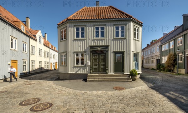 Residential buildings in the city centre, Nedre Bakklandet corner Nygata Street, Trondheim, Trøndelag, Norway, Scandinavia, Europe, adventure travel, tourism, Hurtigruten, Hurtigruten voyage, cruise, NOR, travel, destination, sea voyage, sightseeing, tourism, Trøndelag, historic street, historic residential buildings, Norwegian, Scandinavian, touristic
