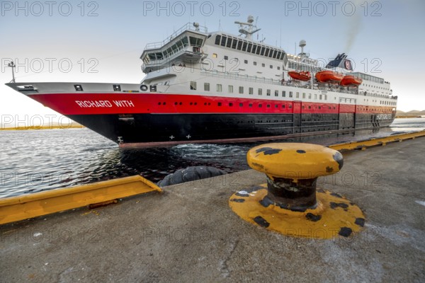 Ship MS Richard With, harbour Molde with bollard, Møre og Romsdal, Norway, Scandinavia, Europe, adventure trip, tourism, harbour, Hurtigruten, Hurtigruten trip, cruise, cruise ship, Molde, Møre og Romsdal, NOR, shipping company Hurtigruten AS, trip, destination, ship, sea trip, sightseeing, tourism, Norwegian, Scandinavian, touristic