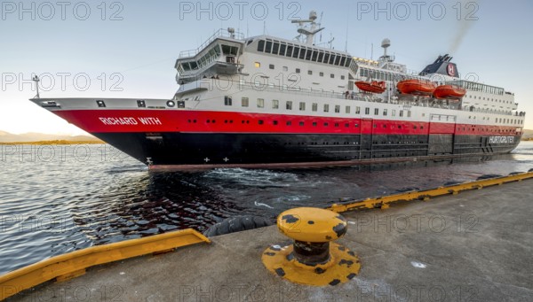 Ship MS Richard With, harbour Molde with bollard, Møre og Romsdal, Norway, Scandinavia, Europe, adventure trip, tourism, harbour, Hurtigruten, Hurtigruten trip, cruise, cruise ship, Molde, Møre og Romsdal, NOR, shipping company Hurtigruten AS, trip, destination, ship, sea trip, sightseeing, tourism, Norwegian, Scandinavian, touristic
