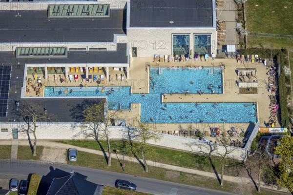Aerial view, saltwater pool, outdoor swimming pool and bathers, sun loungers, Werne, Ruhr area, North Rhine-Westphalia, Germany, DE, adventure pool, Europe, leisure, aerial photography, aerial photography, Münsterland, thermal bath, overview, bird's eye view, birds-eyes view, overview