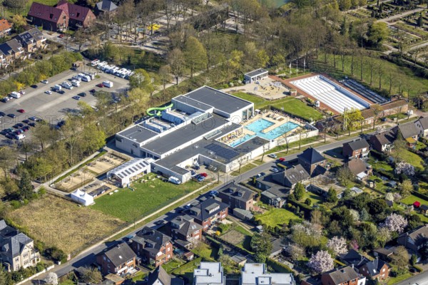 Aerial view, saltwater pool, outdoor swimming pool and bathers, sun loungers, Werne, Ruhr area, North Rhine-Westphalia, Germany, DE, adventure pool, Europe, leisure, aerial photography, aerial photography, Münsterland, thermal bath, overview, bird's eye view, birds-eyes view, overview