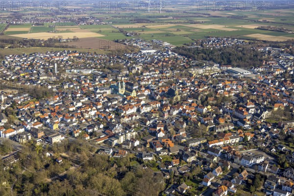 Aerial view, residential area, view of old town with St. Walburga Probsteikirche, Alte Wallfahrtskirche und Wallfahrtsbasilika Mariä Heimsuchung, Werl, Soester Börde, North Rhine-Westphalia, Germany, place of worship, DE, Europe, religious community, place of worship, property tax, holy site, real estate, church, parish, denomination, aerial view, aerial photography, aerial photography, religion, religious site, overview, bird's-eye view, residential area, living and life, residential area, quality of life, residential neighbourhood, housing estate, residential district, birds-eyes view, overview