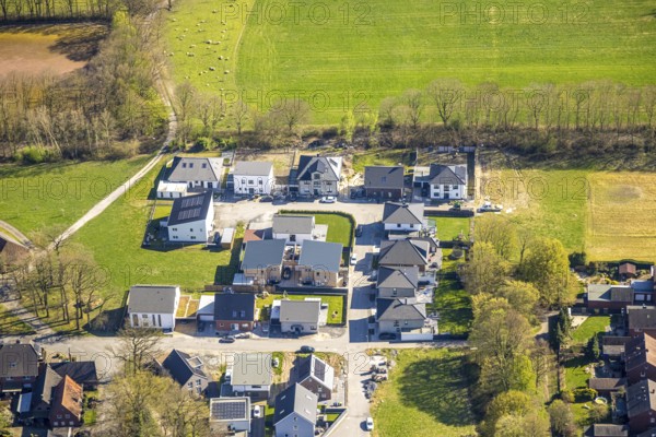 Aerial view, single-family house new construction, residential area An der Eika, Am Eikawäldchen, Stockum, Werne, Ruhr area, North Rhine-Westphalia, Germany, construction work, construction area, building site, building plots, construction project, construction site, DE, Europe, property tax, real estate, aerial view, aerial photography, aerial photography, Münsterland, new construction, overview, bird's eye view, residential complex, living and living, residential area, residential quality, residential neighbourhood, residential estate, residential area, birds-eyes view, overview