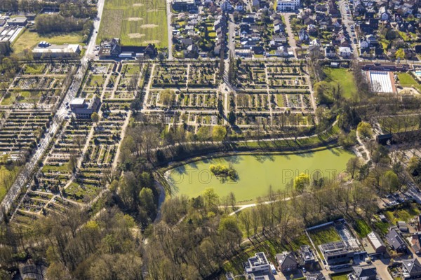 Aerial view, Werne Salinen Park at Südring Cemetery, Werne, Ruhr area, North Rhine-Westphalia, Germany, burial site, DE, Europe, cemetery, memorial, Gottesacker, graves, burial ground, aerial photograph, aerial photography, aerial photography, Münsterland, park, resting place, lake, overview, bird's-eye view, bird's-eye view, overview