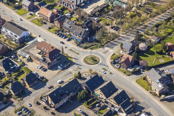Aerial view, roundabout Werner Straße with maypole, Stockum, Werne, Ruhr area, North Rhine-Westphalia, Germany, DE, Europe, roundabout, aerial view, aerial photography, aerial photography, Münsterland, overview, bird's-eye view, overview