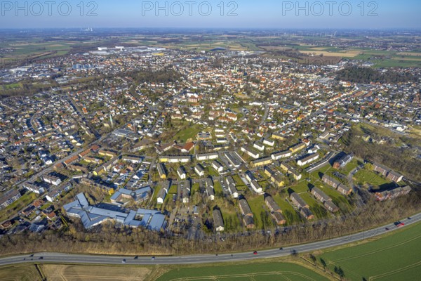 Aerial view, residential area local view Werl, blue sky with distant view, below the Hedwig-Dransfeld-Schule special school, Soester Börde, North Rhine-Westphalia, Germany, DE, Europe, property tax, real estate, aerial view, aerial photography, aerial photography, overview, bird's-eye view, Werl, wind farm, residential area, housing and living, residential area, residential quality, residential neighbourhood, housing estate, residential area, birds-eyes view, overview