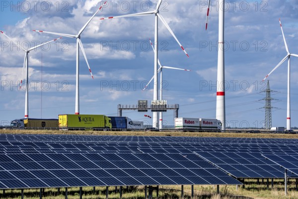 86, 5 MW peak ground-mounted photovoltaic systems, from RWE, with over 141, 000 solar modules, on a verge, over 1 km long, along the A44 motorway near Bedburg, at the Jackerath junction, recultivated open-cast mining site, wind farm north of Titz, North Rhine-Westphalia, Germany
