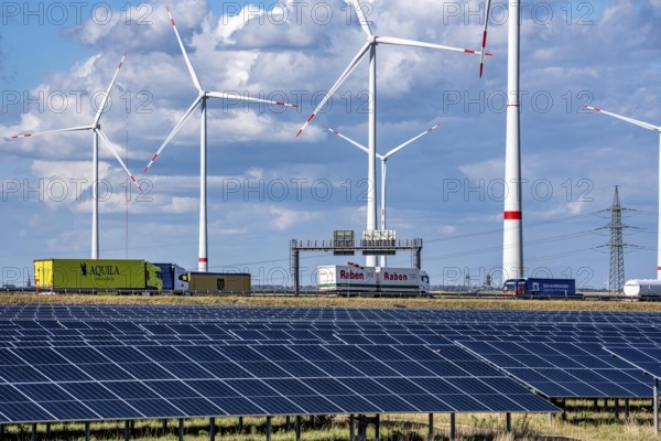 86, 5 MW peak ground-mounted photovoltaic systems, from RWE, with over 141, 000 solar modules, on a verge, over 1 km long, along the A44 motorway near Bedburg, at the Jackerath junction, recultivated open-cast mining site, wind farm north of Titz, North Rhine-Westphalia, Germany
