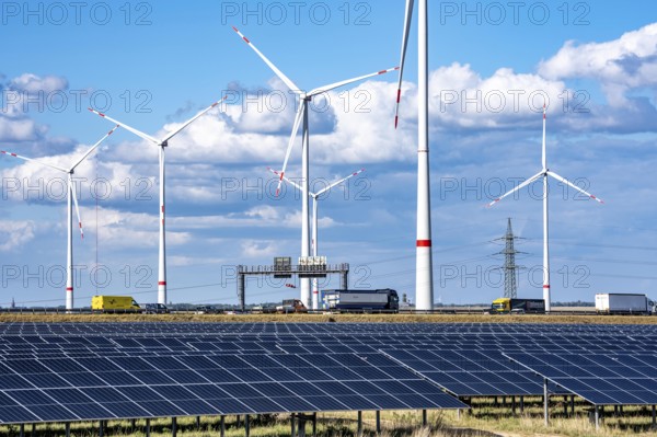 86, 5 MW peak ground-mounted photovoltaic systems, from RWE, with over 141, 000 solar modules, on a verge, over 1 km long, along the A44 motorway near Bedburg, at the Jackerath junction, recultivated open-cast mining site, wind farm north of Titz, North Rhine-Westphalia, Germany