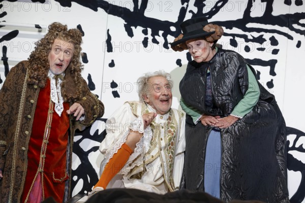 Harald Effenberg, Dieter Hallervorden and Dagmar Biener at the photo rehearsal for the play 'Der eingebildet Kranke' at the palace gardens Theatre. Berlin, 02.09.2025