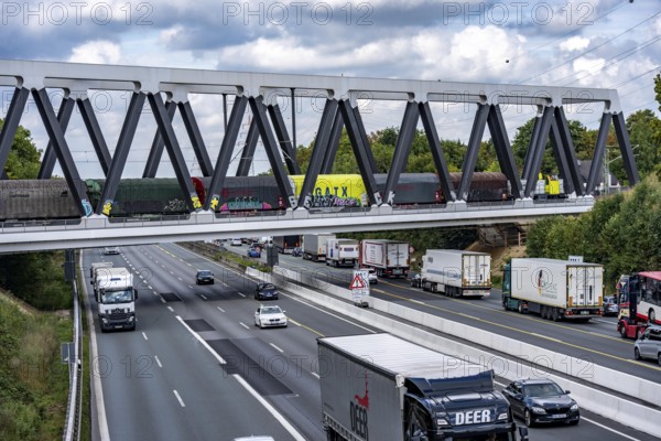 The new railway bridge over the A1 motorway at the Dortmund-Unna motorway junction, steel truss bridge, weighing 2000 tonnes, 124 metre span, new construction due to the widening of the A1 in this area, regional trains, ICE trains and goods trains run here between Dortmund and Soest, North Rhine-Westphalia, Germany
