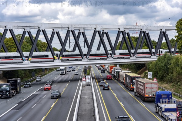 The new railway bridge over the A1 motorway at the Dortmund-Unna motorway junction, steel truss bridge, weighing 2000 tonnes, 124 metre span, new construction due to the widening of the A1 in this area, regional trains, ICE trains and goods trains run here between Dortmund and Soest, North Rhine-Westphalia, Germany