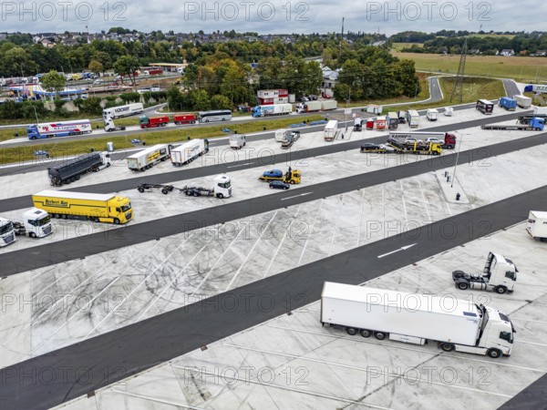 New large service area for trucks on the A1 motorway, largest parking area for trucks in North Rhine-Westphalia, at the Lichtendorf-Süd service area, near Schwerte, 170 trucks now have space at the new service area, cars and trucks park separately, sufficient space for manoeuvring, North Rhine-Westphalia, Germany