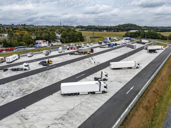 New large service area for trucks on the A1 motorway, largest parking area for trucks in North Rhine-Westphalia, at the Lichtendorf-Süd service area, near Schwerte, 170 trucks now have space at the new service area, cars and trucks park separately, sufficient space for manoeuvring, North Rhine-Westphalia, Germany