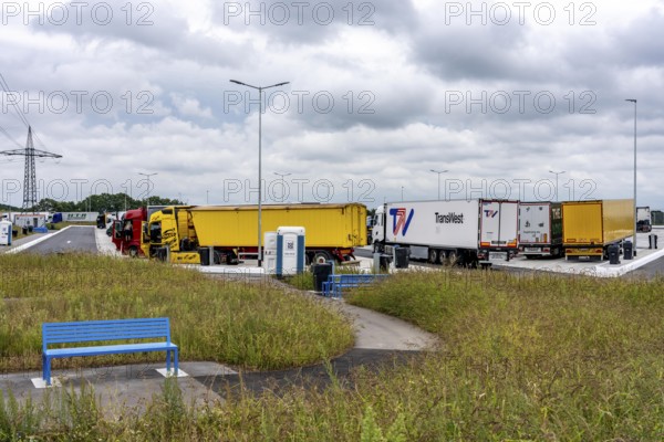 New large service area for trucks on the A1 motorway, largest parking area for trucks in North Rhine-Westphalia, at the Lichtendorf-Süd service area, near Schwerte, 170 trucks now have space at the new service area, cars and trucks park separately, sufficient space for manoeuvring, North Rhine-Westphalia, Germany