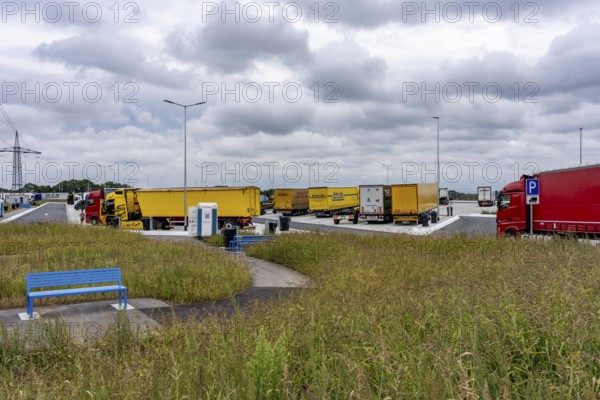 New large service area for trucks on the A1 motorway, largest parking area for trucks in North Rhine-Westphalia, at the Lichtendorf-Süd service area, near Schwerte, 170 trucks now have space at the new service area, cars and trucks park separately, sufficient space for manoeuvring, North Rhine-Westphalia, Germany