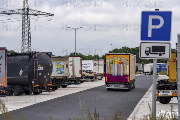 New large service area for trucks on the A1 motorway, largest parking area for trucks in North Rhine-Westphalia, at the Lichtendorf-Süd service area, near Schwerte, 170 trucks now have space at the new service area, cars and trucks park separately, sufficient space for manoeuvring, North Rhine-Westphalia, Germany