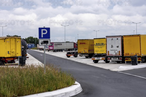 New large service area for trucks on the A1 motorway, largest parking area for trucks in North Rhine-Westphalia, at the Lichtendorf-Süd service area, near Schwerte, 170 trucks now have space at the new service area, cars and trucks park separately, sufficient space for manoeuvring, North Rhine-Westphalia, Germany