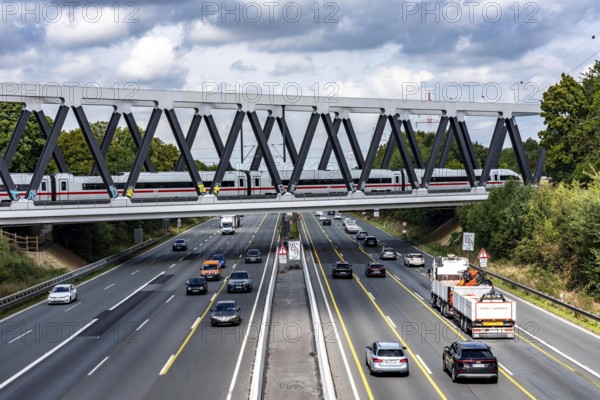 The new railway bridge over the A1 motorway at the Dortmund-Unna motorway junction, steel truss bridge, weighing 2000 tonnes, 124 metre span, new construction due to the widening of the A1 in this area, regional trains, ICE trains and goods trains run here between Dortmund and Soest, North Rhine-Westphalia, Germany