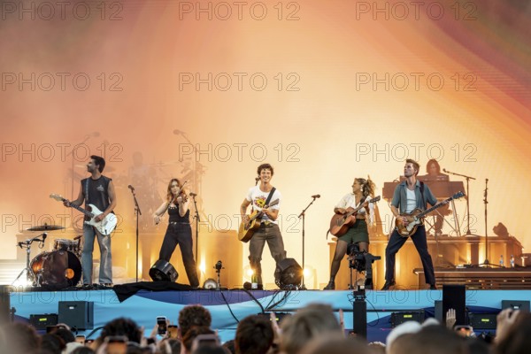 Shawn Mendes with band at the Superbloom Festival, day 2 at the Olympiapark, Munich, 31/08/2025