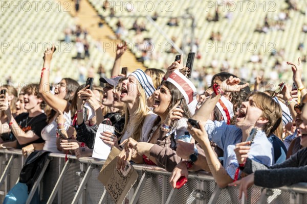 Festival visitors celebrate with Conan Gray at the Superbloom Festival, day 2 in the Olympiapark, Munich, 31/08/2025