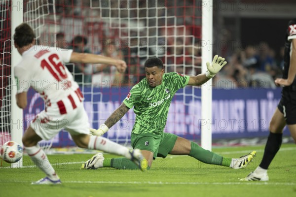 (DFL/DFB REGULATES PROHIBIT ANY USE OF PHOTOGRAPHS AS IMAGE SEQUENCES AND/OR QUASI-VIDEO), RheinEnergieStadion, Cologne, North Rhine-Westphalia, Jakub Kaminski (1.FC Köln, midfield, #16), Alexander Schwolow (SC Freiburg, goalkeeper, #1), 1st Bundesliga, 1.FC Köln, SC Freiburg on 31.08.2025 at the RheinEnergieStadion in Cologne Germany