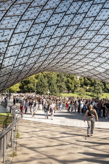 Festival visitors waiting for admission to the Superbloom Festival, day 2 at the Olympiapark, Munich, 31-08-2025