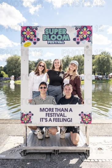 Festival visitors pose in a picture frame at the Superbloom Festival, Day 2 in the Olympic Park, Munich, 31-08.2025