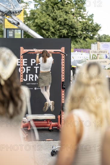 A visitor does pull-ups with make-up at the Superbloom Festival, Day 2 in the Olympic Park, Munich, 31-08-2025