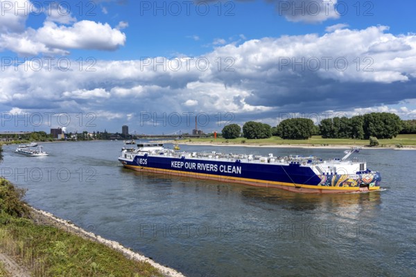 INEOS gas tankers transport butane gas from the ARA area, Antwerp-Rotterdam-Amsterdam, to the Ineos cracker plant in Cologne, the Onion has 6 cargo tanks with a capacity of 7 4, 446 tonnes, near Duisburg, North Rhine-Westphalia, Germany