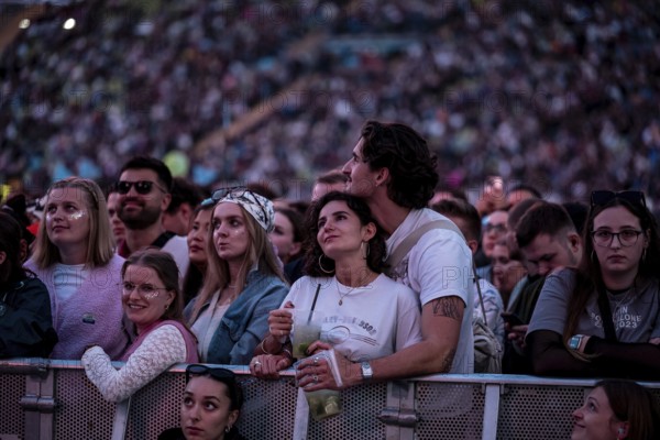 Visitors cuddle during Raye's performance at the Superbloom Festival, Day 1 at the Olympiapark, Munich, 30/08/2025