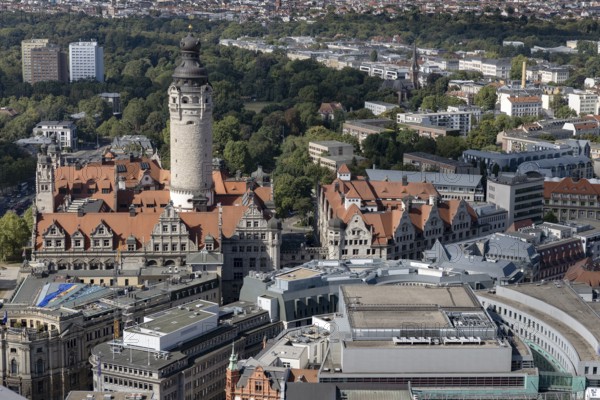 View from the observation deck of the City Skyscraper towards the new town hall, town hall tower, Leipzig, Saxony, Germany, 26/08/2025 < english> View from the observation deck of the City Skyscraper towards the new town hall, town hall tower, Saxony, 26/08/2025