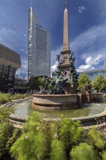 City skyscraper at Augustusplatz with Mende fountain, Leipzig, Saxony, Germany, 26.08.2025 < english> City skyscraper at Augustusplatz with Mende fountain, Saxony, August 26, 2025