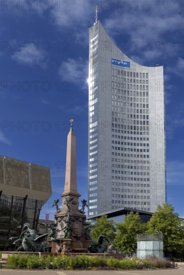 City skyscraper at Augustusplatz with Mende fountain, Leipzig, Saxony, Germany, 26.08.2025 < english> City skyscraper at Augustusplatz with Mende fountain, Saxony, August 26, 2025