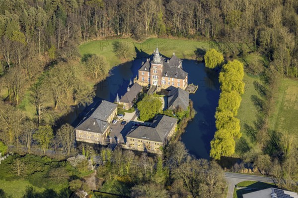 Aerial view, Schloss Sandfort, also Haus Sandfort, moated castle and moat, Olfen-Kirchspiel, Olfen, Münsterland, North Rhine-Westphalia, Germany, DE, Europe, Haus Sandfort, aerial photograph, aerial photography, aerial photography, overview, bird's-eye view, moated castle, birds-eyes view, overview