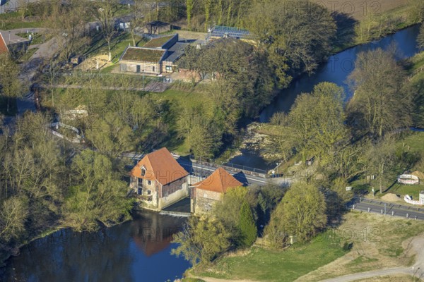 Aerial view, Füchtelner Mühle as hydroelectric power station, river Stever and weir Köckelsumer Straße, Olfen-Kirchspiel, Olfen, Münsterland, North Rhine-Westphalia, Germany, DE, Europe, kindergarten, day care centre, day nursery, aerial view, aerial photography, aerial photography, mill, overview, bird's-eye view, overview