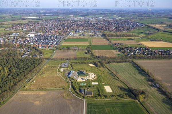 Aerial view, natural swimming pool Olfen outdoor pool and sandy beach and water playground, local view Olfen-Kirchspiel, Olfen, Münsterland, North Rhine-Westphalia, Germany, DE, Europe, property tax, real estate, aerial view, aerial photography, aerial photography, playground, overview, bird's-eye view, residential area, living and living, residential area, residential quality, residential neighbourhood, housing estate, residential area, birds-eyes view, overview