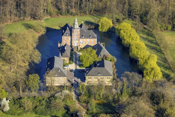 Aerial view, Schloss Sandfort, also Haus Sandfort, moated castle and moat, Olfen-Kirchspiel, Olfen, Münsterland, North Rhine-Westphalia, Germany, DE, Europe, Haus Sandfort, aerial photograph, aerial photography, aerial photography, overview, bird's-eye view, moated castle, birds-eyes view, overview