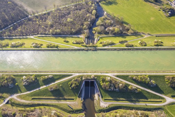 Aerial view, Hohe Mark nature park Park, Datteln-Ems Canal canal overpass and river Stever, Olfen-Kirchspiel, Olfen, Münsterland, North Rhine-Westphalia, Germany, DE, Europe, canal, aerial view, aerial photography, aerial photography, overview, subway, bird's-eye view, birds-eyes view, overview