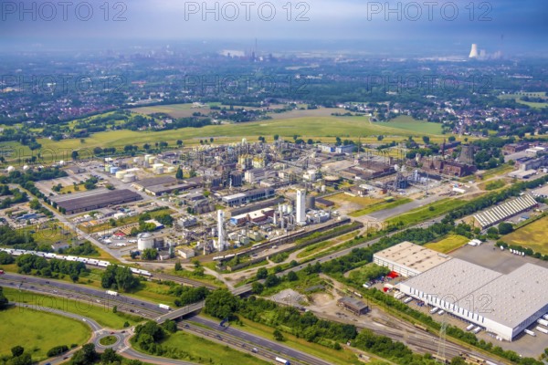 Aerial view, Oxea plant (Ruhrchemie), Otto-Roelen-Straße, Holten, Oberhausen, Ruhr area, North Rhine-Westphalia, Germany, chemical plant, DE, Europe, commercial enterprises, commercial area, commercial property, commercial park, commercial site, commercial use, industrial area, industrial site, aerial photograph, aerial photography, aerial photography, overview, bird's-eye view, overview, OberhausenNorth