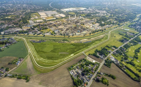Aerial view, floodplain Holtener Bruch, floodplain at the river Emscher, behind the Oxea plant (Ruhrchemie), Holten, Oberhausen, Ruhr area, North Rhine-Westphalia, Germany, DE, Europe, commercial enterprises, commercial area, commercial area, commercial property, business park, commercial location, commercial use, industrial area, industrial location, aerial view, aerial photography, aerial photography, overview, bird's-eye view, overview, OberhausenNord